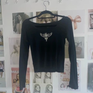 Brandy Melville topp - Säljer denna skitsnygga brandy topp då den inte riktigt är min stil💗💗I bra skick :) skriv vid frågor!