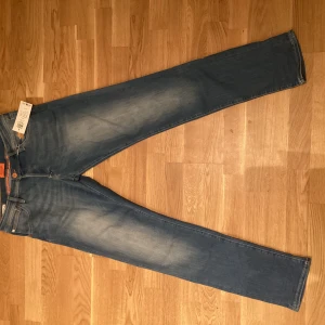 Jack and Jones jeans  - Tjena säljer dessa Jeans från Jack&Jones helt nya med prislapp storlek 34/34 😃 hör av er vid funderingar 