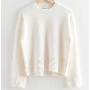 Stickad tröja - Säljer denna så fina stickade tröjan i så bra skick! Skriv om ni undrar ngt eller vill ha fler bilder🥰🩷