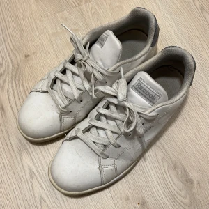 Reebok skor stl 39 - Använda men i okej skick