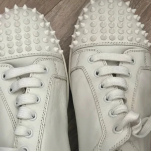 Louboutin  - Riktigt snygga skor i ny skick för bra pris! 