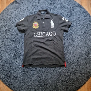 "Chicago" Polo Ralph Lauren - Aldrig använd 10/10 skick. Dm för mått eller vid andra frågor 