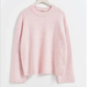 Intressekoll  - Intressekoll på en såå fin rosa stickad tröja ifrån gina💞💞🥰🥰🥰