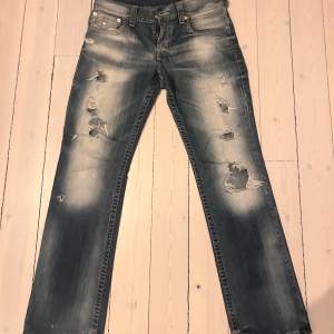 9/10 COND ❗️❗️❗️ Straight / Flared Fit ❗️❗️❗️ Size 32 ❗️❗️❗️ Fråga endast om mått, vid intresse utav köp:) ❗️❗️❗️