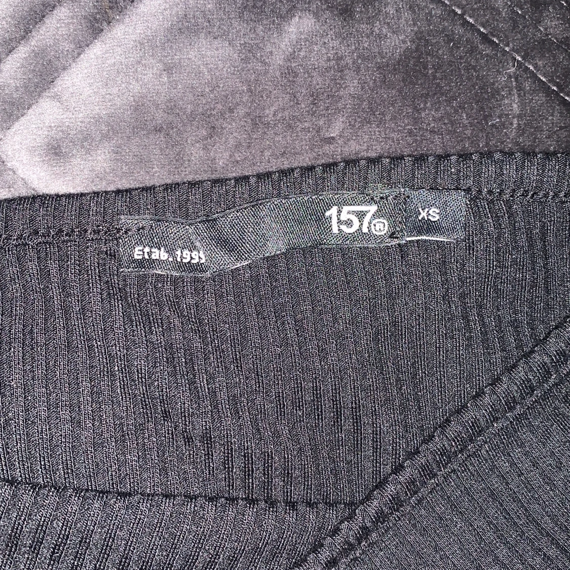 Svart ärmlös klänning från 157 - 90