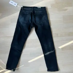 Säljer dessa as fräcka dondup jeans i nyskick! Storlek: 30! Modellen heter Dian & jeansen är köpta på United Fashion! Tags medföljer! Nypris: 3500kr 