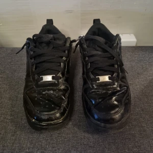 NIKE COURT BOROUGH LOW 2 - NIKE COURT BOROUGH LOW 2 (GS) - Sneakers - black. Äkta. Köpta på Zalando. Bra skick.