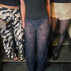 Legéance UF🪩 - Legéance UF! Drop 01 innehåller 3 designs som går att köpa på vår hemsida legeance.se JUST NU under en limiterad period💖💖💖 Skriv gärna här vid frågor om storlekar osv, annars finns mer info på hemsidan eller våra andra sociala medier!