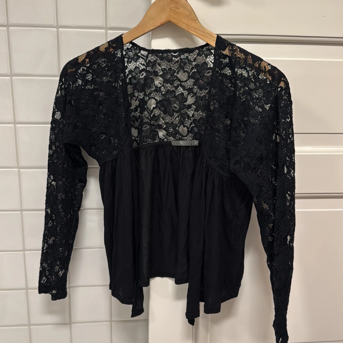 Svart spetsbolero från FFK