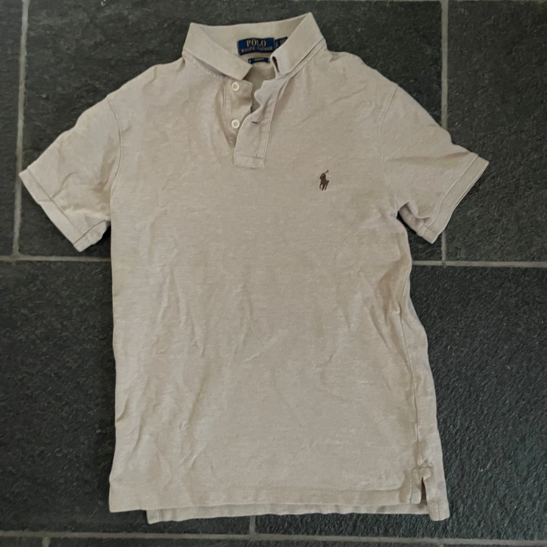Beige kortärmad pikétröja från Ralph Lauren