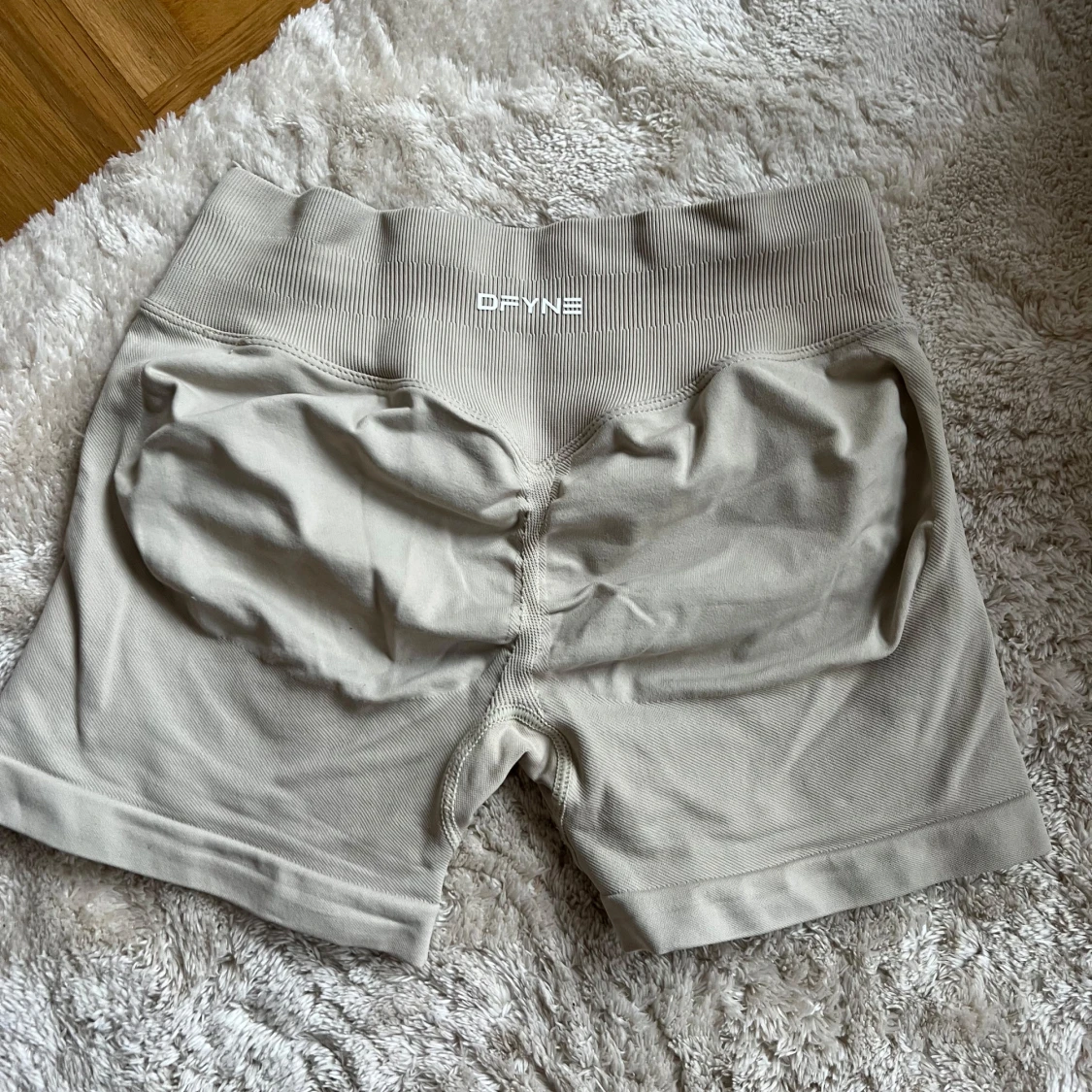 Beige shorts från Dfyne - 1