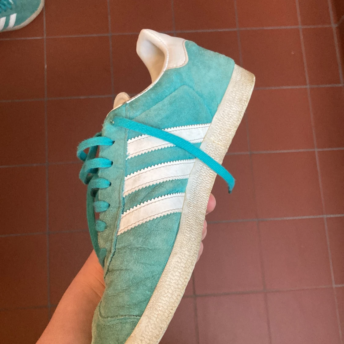 Turkosa Adidas Gazelle sneakers - 1