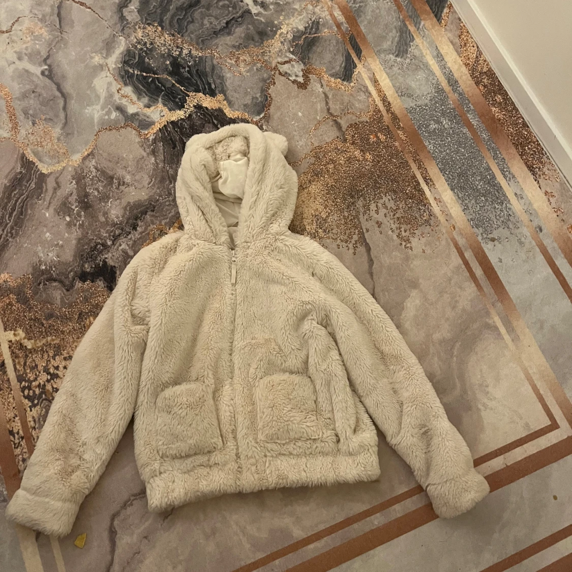 Beige teddyjacka med huva