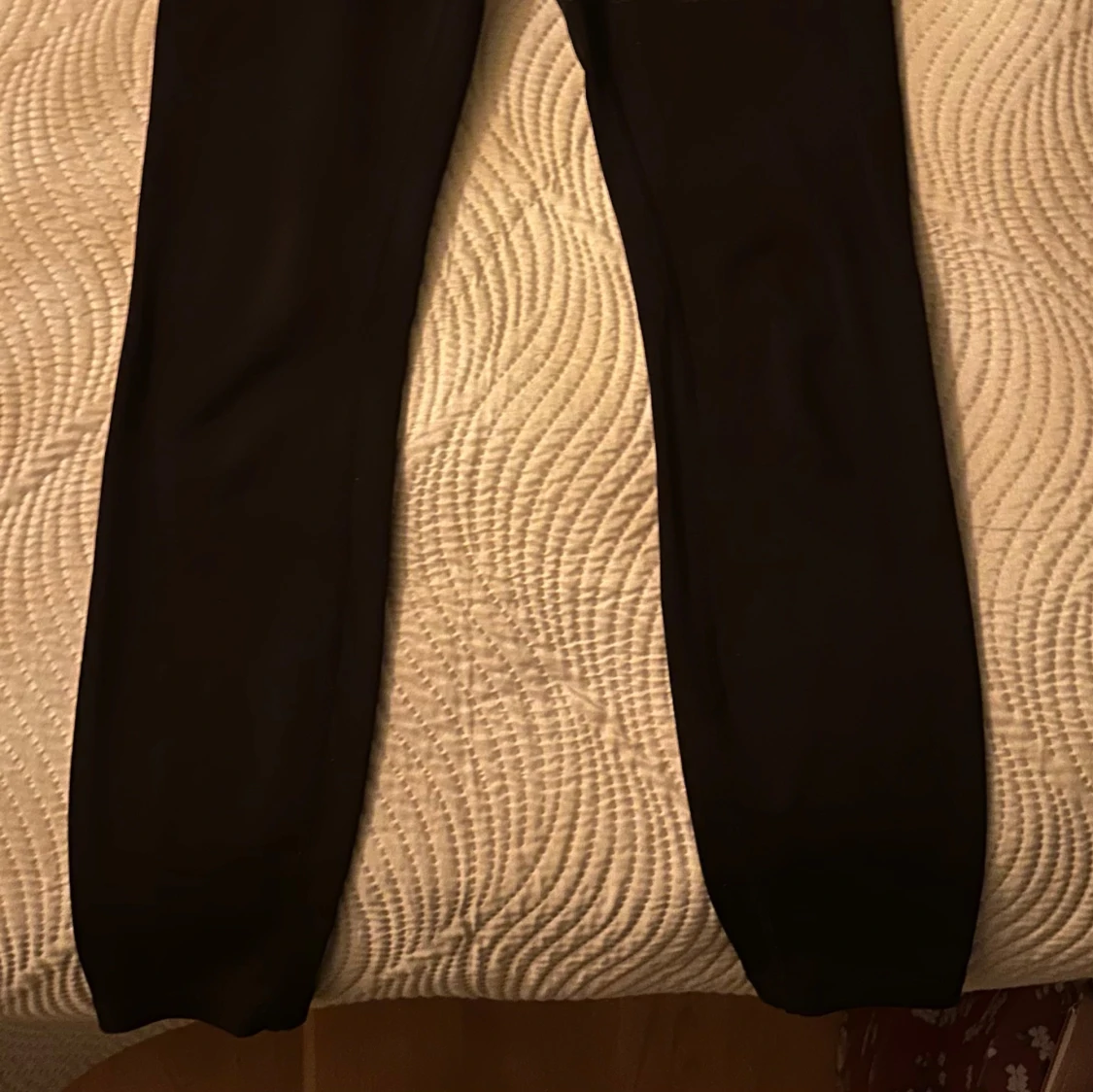 Svarta leggings från Stronger - 1