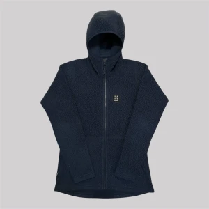 Haglöfs Pile Hood - Haglöfs Women’s Pile Hood. En varm och fluffig fleecejacka tillverkad i Polartec fleece. Det är en välisolerad och snabbtorkande fleece med god andningsförmåga.