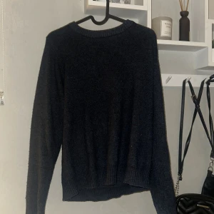 Marinblå stickad tröja i storlek S - Mycket fin stickad tröja i storlek S, inga skador eller liknande