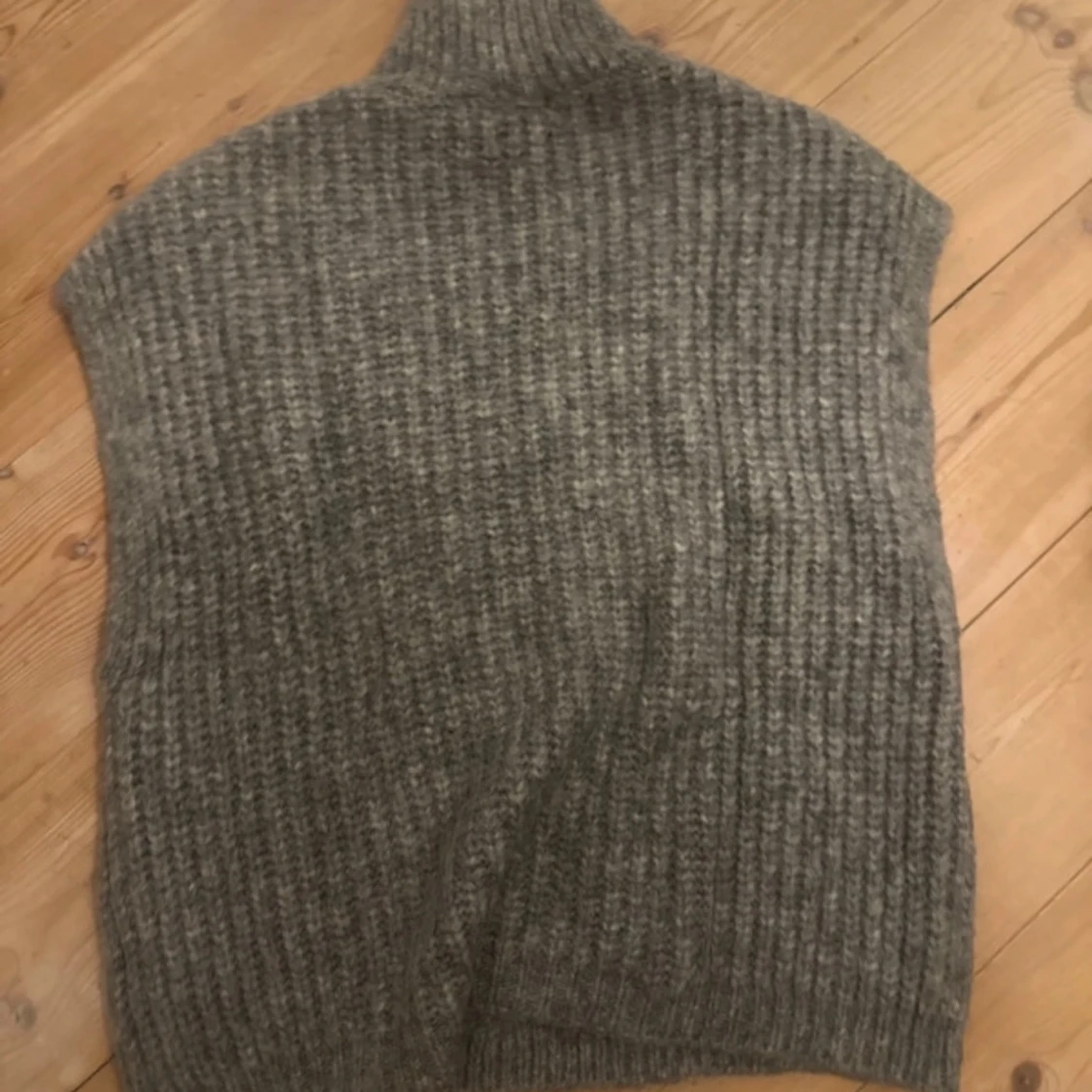 Grå stickad väst från Istay  - 1