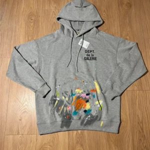 Gallery dept hoodie - Unik hodddie från gallery dept my skick, bara att höra av sig vid frågor och funderingar!