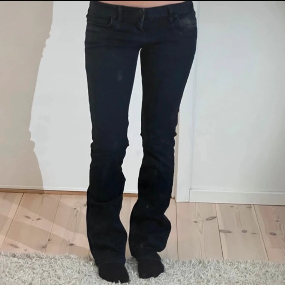 Svarta bootcut jeans