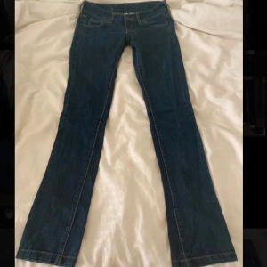 low rise jeans  - low waist byxor, super sexiga och snygga, inga tecken på användning ☆⌒(ゝ。∂)