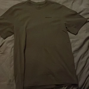 T-shirt Patagonia  - Ny t-shirt i bra skick, säljs då den ej passar mig