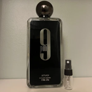 Sample på Afnan 9pm - Säljer 1-2ml sample på denna perfekta vanilj doft. En perfekt doft till hösten samt vintern. Denna söta vanilj kanske inte passar alla så ni bör testa innan ni köper! 16kr per ml
