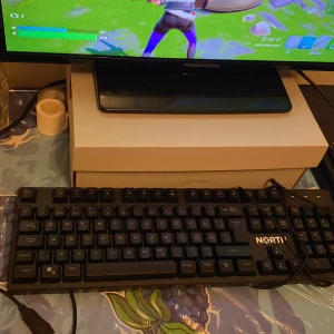 Tegentbord ifrån X gamer - Helt ny o använd som jag har fått hem ifrån X gamer