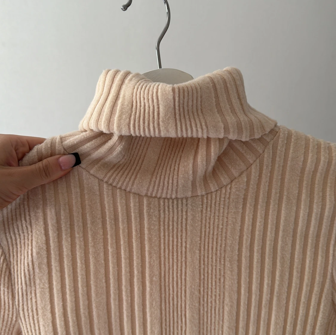 Beige ribbad polotröja - 90