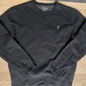 Säljer denna Ralph lauren sweatshirt i storlek M, den är i bra skick