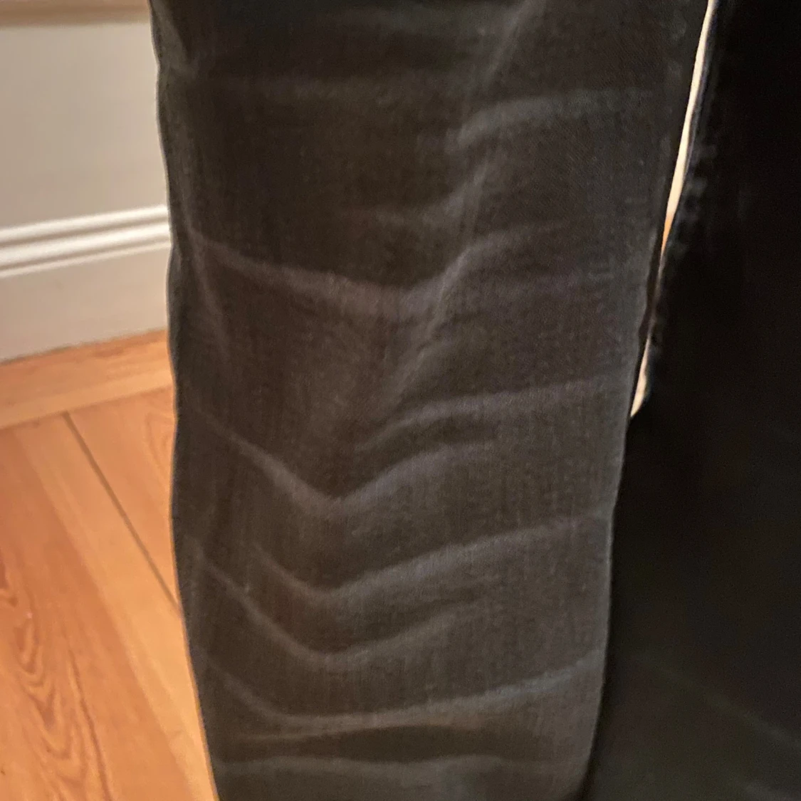 Lågmidjade bootcutjeans med detaljer - 90