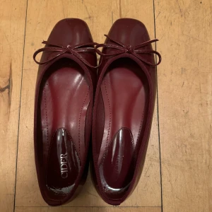 Ballerina skor  - Ballerina skor från cider, lite repiga men inget större fel! Köpte dom i somras men använt kanske 2 gånger 