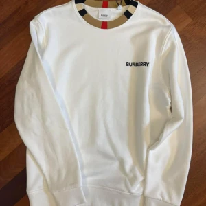 Burberry tröja  - Helt ny burberry tröja storlek medium