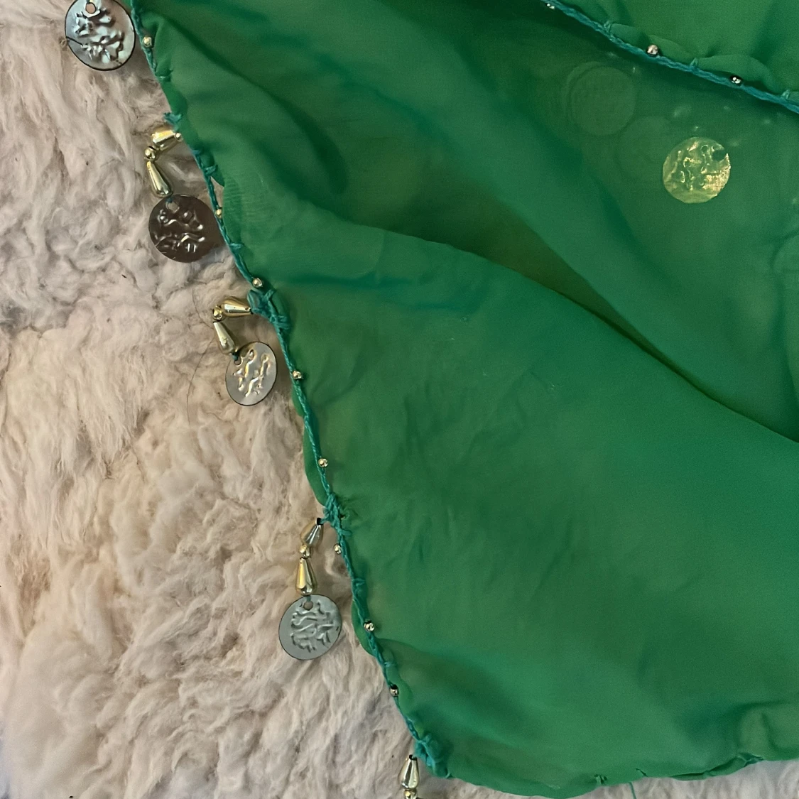 Grön danssjal med myntdetaljer - 91