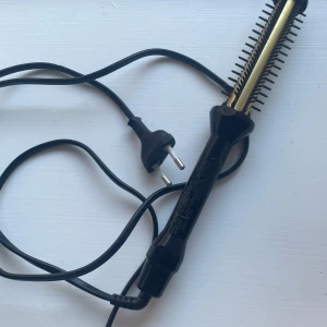 Värmeborste - Jättebra och effektiv värmeborste! I nyskick, köpte den för några veckor sedan men används ej❤️Pris kan diskuteras. Kan mötas upp i stockholm! 