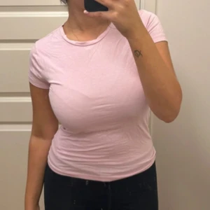 Rosa tshirt/topp från Ginatricot - Gullig rosa tröja, perfekt basplagg från soft touch kollektionen