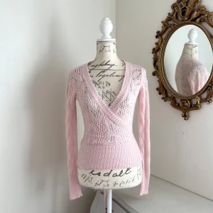 Rosa stickad kofta - Rosa stickad vintage kofta som passar storlek xs-s 🎀