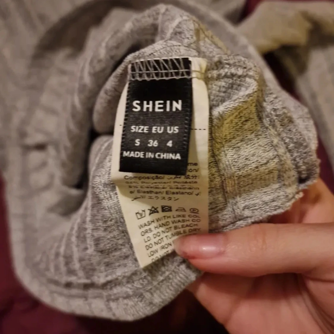 Grå ribbad topp från Shein - 90