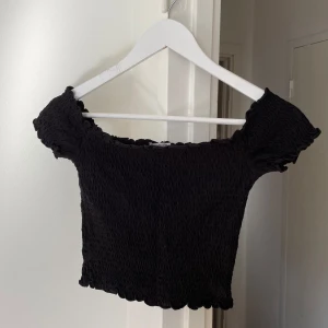 Stradivarius topp - Stretchig o bekväm Små ojämnheter i resåren som knappt syns!