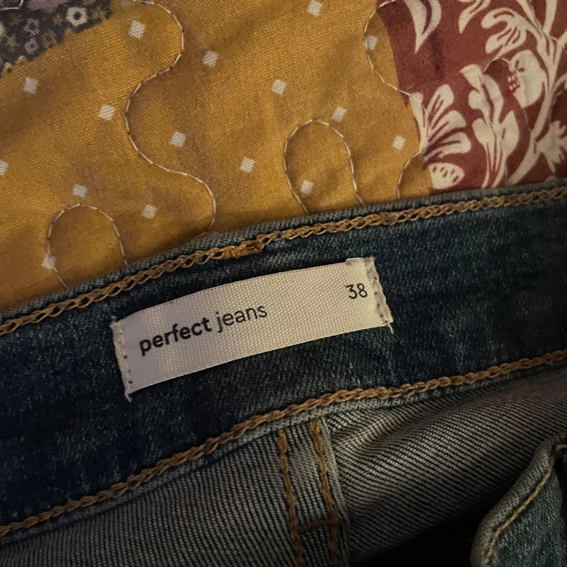 Mörkblå jeans från Gina Tricot  - 2