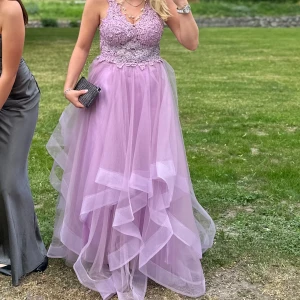 Balklänning - Säljer min fina balklänning som är i storlek S/34, använd 2ggr utan några som helst skavanker!💞