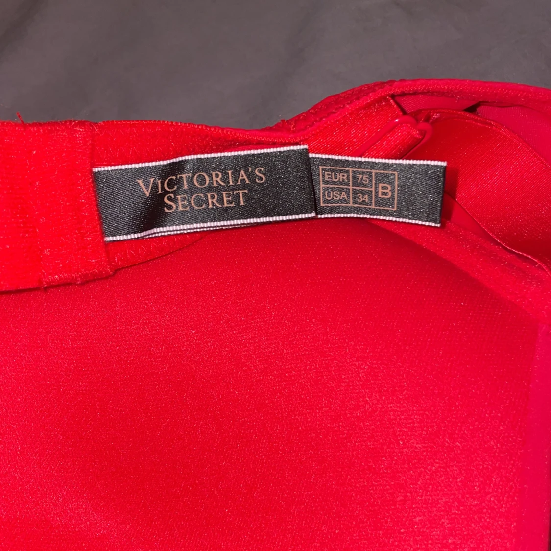 Röd bh från Victoria's Secret - 90