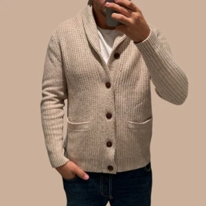 Cardigan tröja  - Säljer denna riktigt fina tröjan perfekt nu inför vintern. Vid frågor och funderingar skriv 💬 