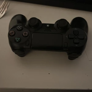  ps4 kontroll  - Den är knappt använd 