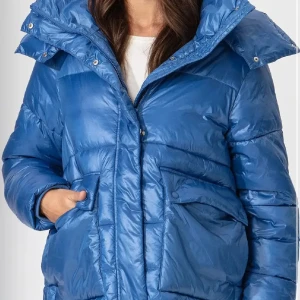 Blå pufferjacka - Säljer en snygg blå vinterjacka från indiska som är helt slutslåld! Väldigt sparsamt använd så i superfint skick💙Storlek m