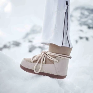 Beige inuikii - Snygga beige inuikiis som aldrig är använda, säljer för jag har andra skor och de är i helt nytt skick. För mer bilder kom privat och pris kan diskuteras💗🫰