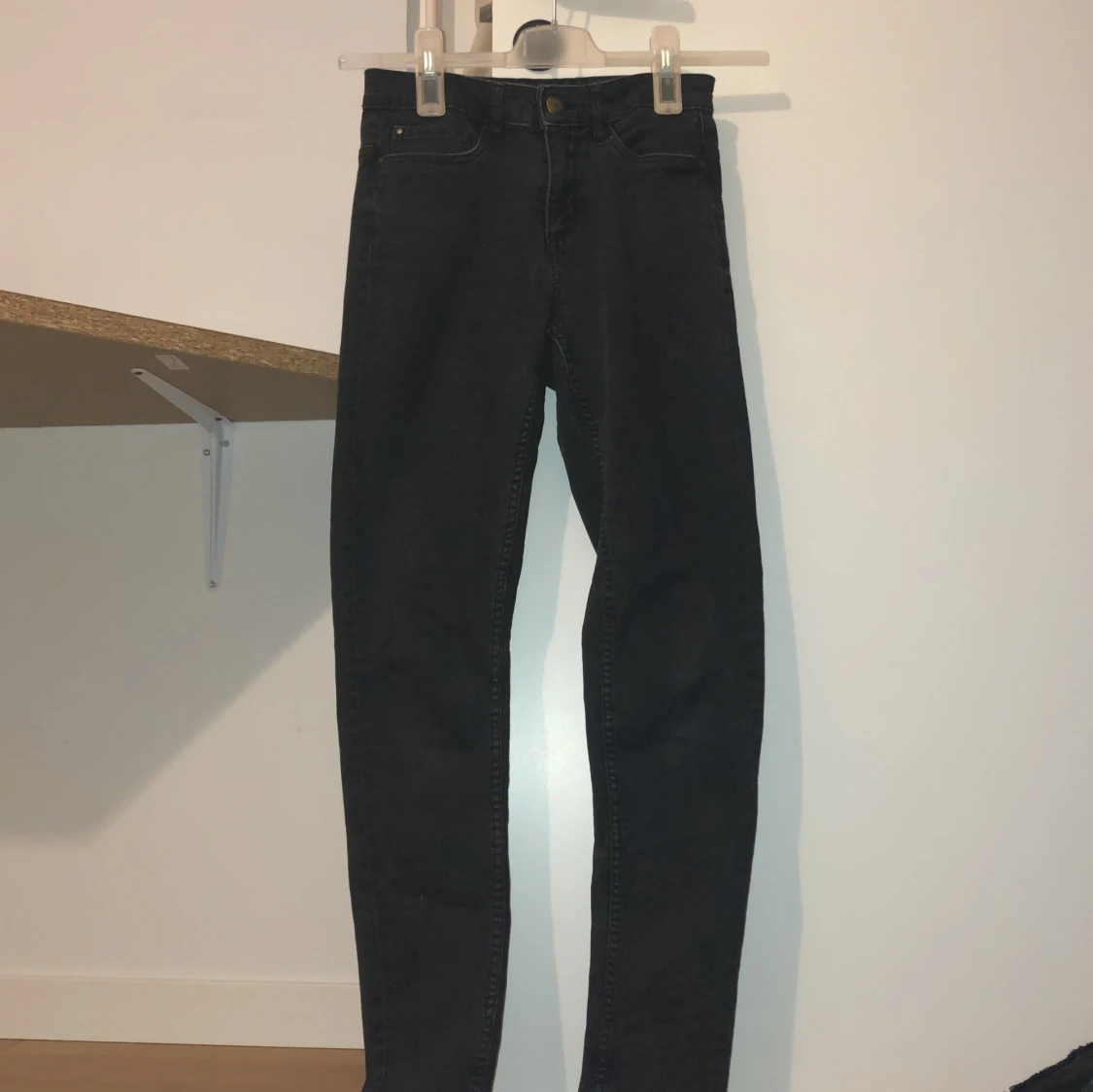 Svarta jeansbyxor
