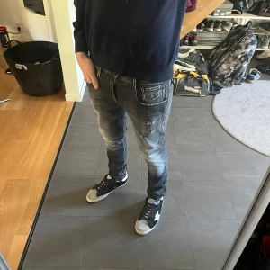 Replay anbass - Feta replay anbass med en skön tvätt. Köpta för 1800 på care of carl och använda typ 3 gånger. Storlek 28|34. Skriv vid frågor eller funderingar! 