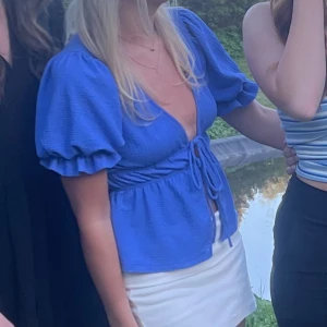 Blå topp - Säljer denna blåa topp för den kommer inte till användning längre! 