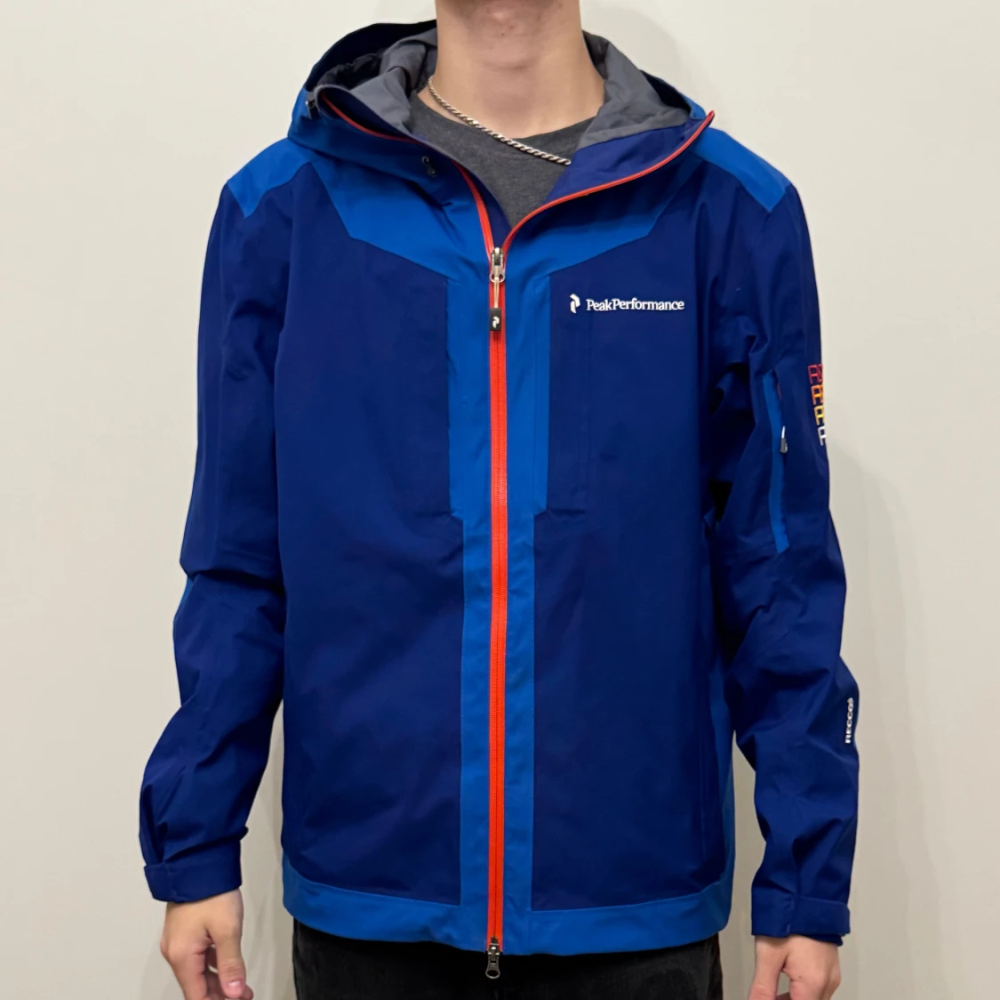 Blå vindjacka från Peak Performance