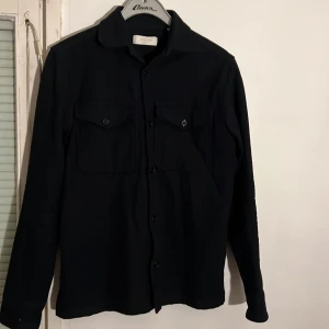 Jack & Jones Overshirt - Säljer en fet overshirt från Jack & Jones. Skick 8/10. Nypris ligger på 599kr mitt pris 449kr. Hör av dig om du undrar något.😁